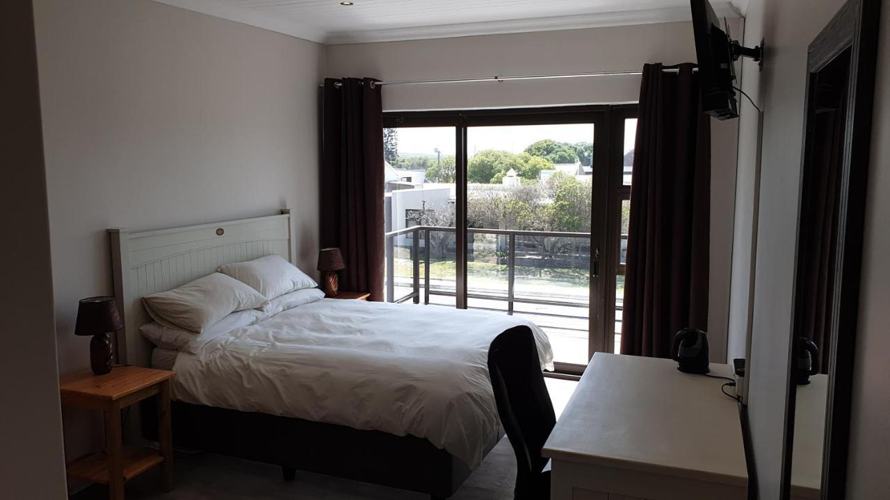 Stonehouse On Main Hotel Struisbaai Bilik gambar