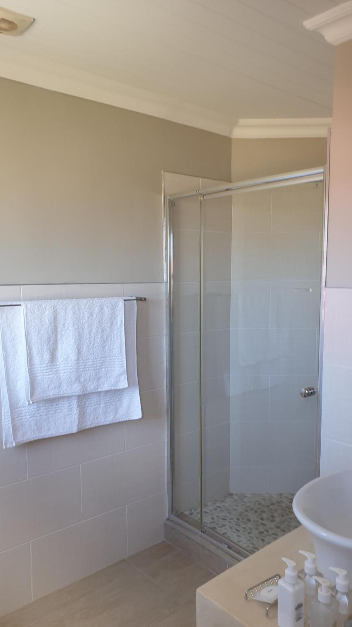 Stonehouse On Main Hotel Struisbaai Bilik gambar