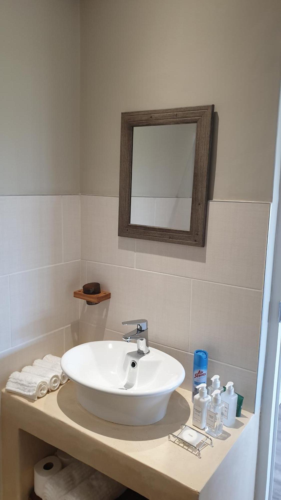 Stonehouse On Main Hotel Struisbaai Bilik gambar